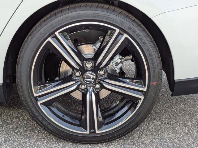 Photo of 2025 White Honda Accord Hybrid