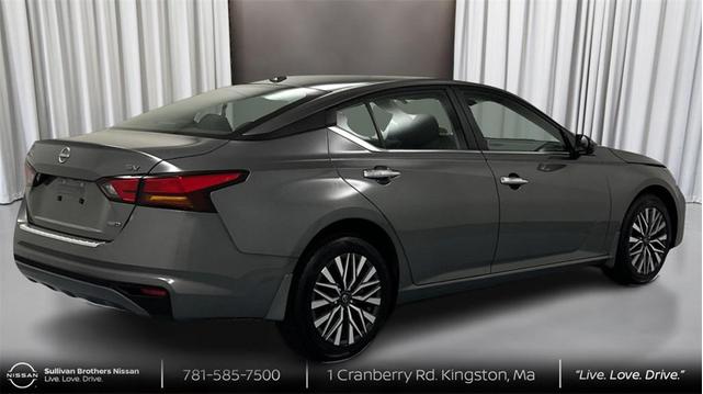 Photo of 2023 Gun Metallic Nissan Altima