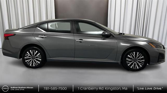 Photo of 2023 Gun Metallic Nissan Altima