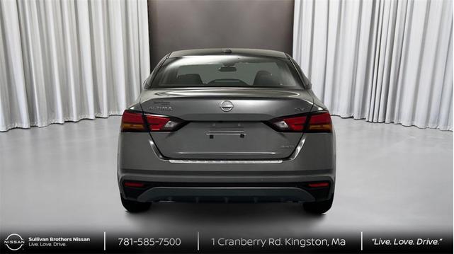 Photo of 2023 Gun Metallic Nissan Altima
