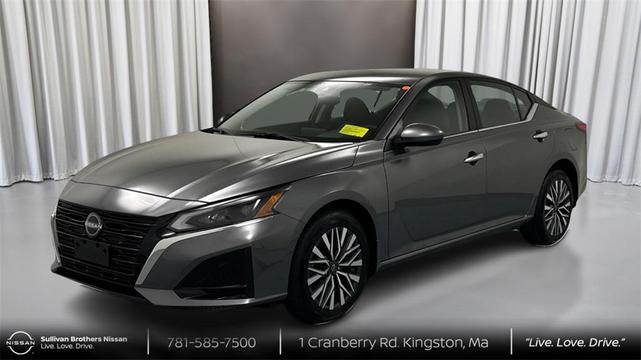 Photo of 2023 Gun Metallic Nissan Altima