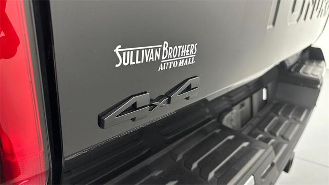 Photo of 2022 Midnight Black Metallic Toyota Tundra