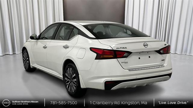 Photo of 2023 Pearl White Tricoat Nissan Altima