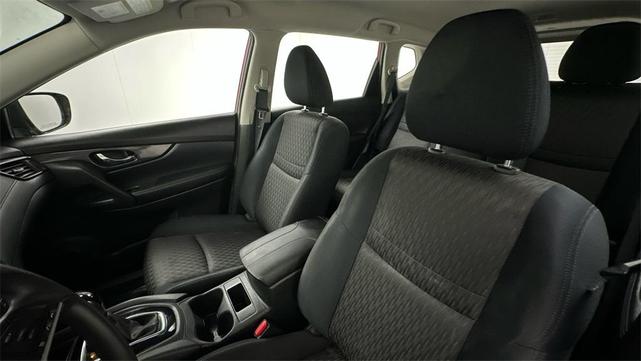 Photo of 2017 Palatial Ruby Nissan Rogue
