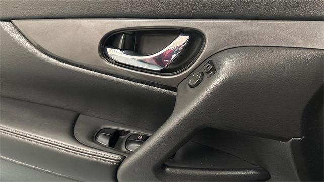 Photo of 2017 Palatial Ruby Nissan Rogue