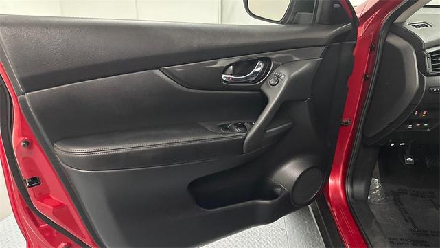 Photo of 2017 Palatial Ruby Nissan Rogue
