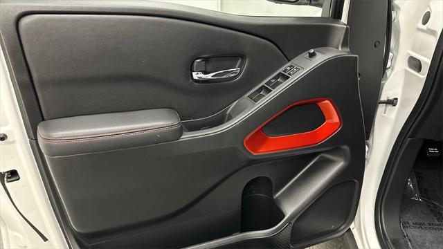 Photo of 2023 Glacier White Nissan Frontier