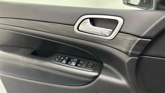 Photo of 2020 Bright White Clearcoat Jeep Grand Cherokee