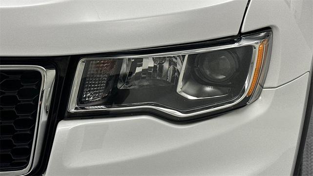 Photo of 2020 Bright White Clearcoat Jeep Grand Cherokee