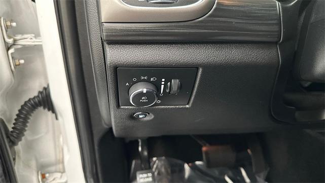 Photo of 2020 Bright White Clearcoat Jeep Grand Cherokee