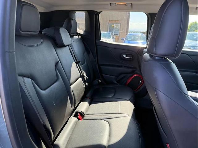 Photo of 2016 Glacier Metallic Jeep Renegade