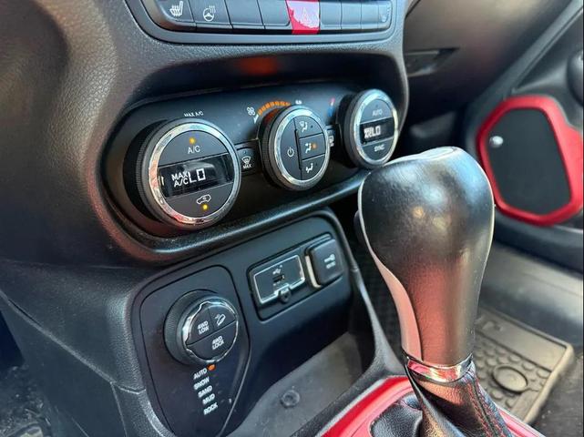 Photo of 2016 Glacier Metallic Jeep Renegade
