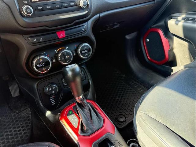 Photo of 2016 Glacier Metallic Jeep Renegade