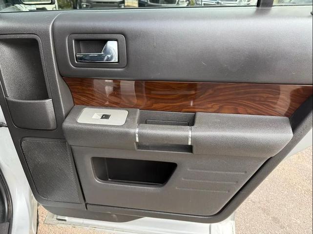 Photo of 2011 Ingot Silver Metallic Ford Flex