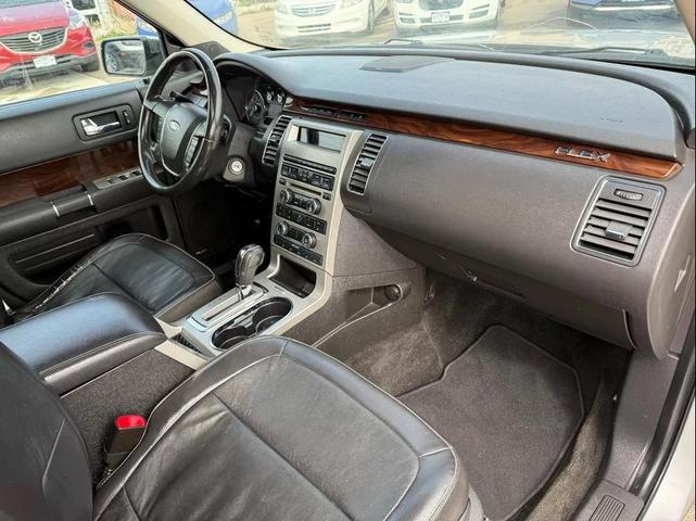 Photo of 2011 Ingot Silver Metallic Ford Flex