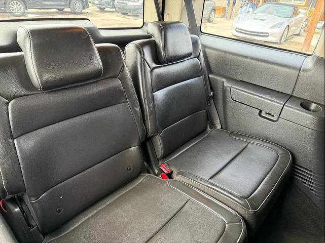 Photo of 2011 Ingot Silver Metallic Ford Flex