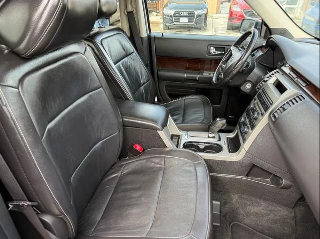 Photo of 2011 Ingot Silver Metallic Ford Flex