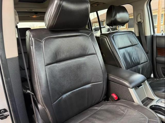 Photo of 2011 Ingot Silver Metallic Ford Flex