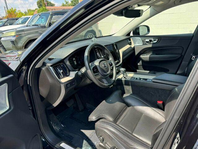 Photo of 2021 Onyx Black Metallic Volvo XC60