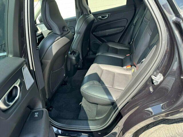 Photo of 2021 Onyx Black Metallic Volvo XC60