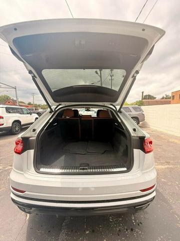 Photo of 2023 Glacier White Metallic Audi Q8