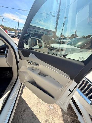 Photo of 2024 Crystal White Metallic Volvo XC90