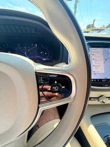 Photo of 2024 Crystal White Metallic Volvo XC90