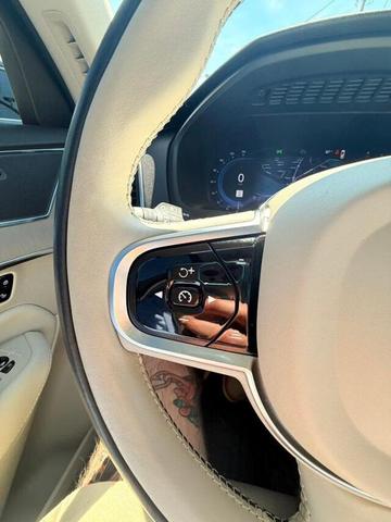 Photo of 2024 Crystal White Metallic Volvo XC90