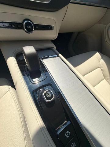 Photo of 2024 Crystal White Metallic Volvo XC90