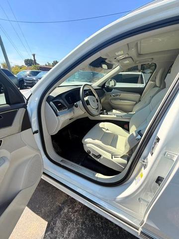 Photo of 2024 Crystal White Metallic Volvo XC90