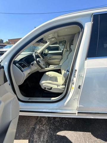 Photo of 2024 Crystal White Metallic Volvo XC90