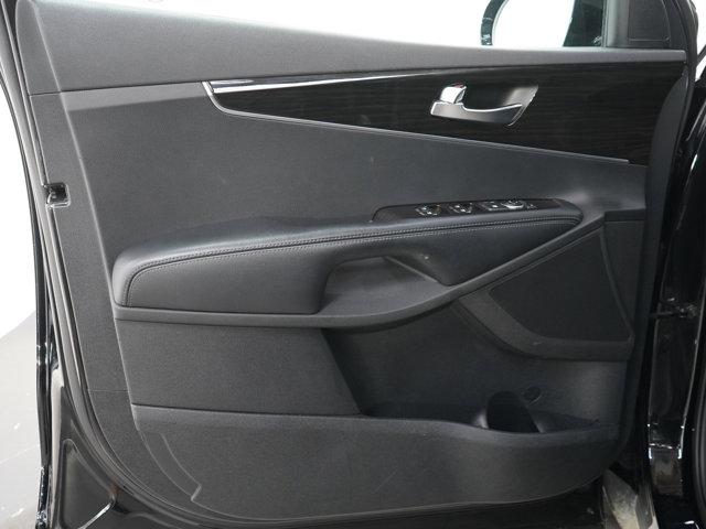 Photo of 2020 Ebony Black Kia Sorento