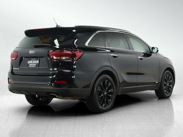 Photo of 2020 Ebony Black Kia Sorento