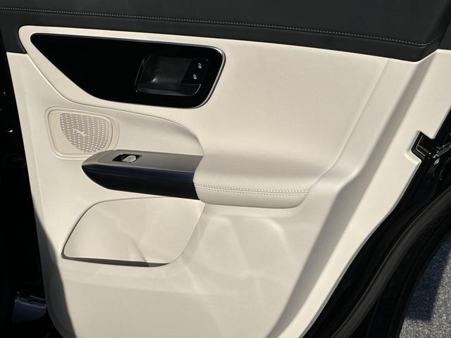 Photo of 2024 Black Mercedes-Benz GLC 300