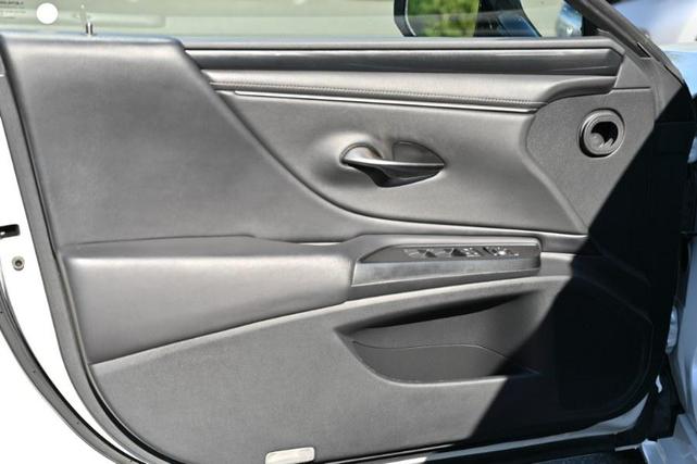 Photo of 2020 Eminent White Pearl Lexus ES 350