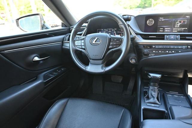 Photo of 2020 Eminent White Pearl Lexus ES 350