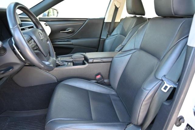 Photo of 2020 Eminent White Pearl Lexus ES 350