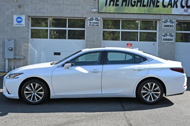 Photo of 2020 Eminent White Pearl Lexus ES 350