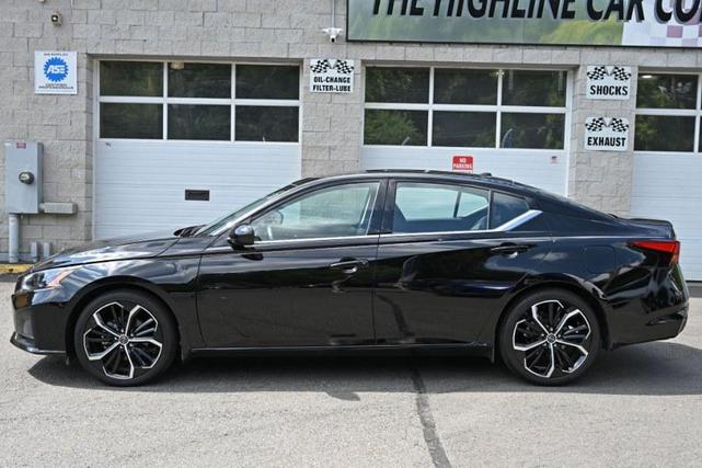 Photo of 2023 Super Black Nissan Altima