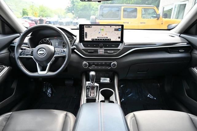 Photo of 2023 Super Black Nissan Altima