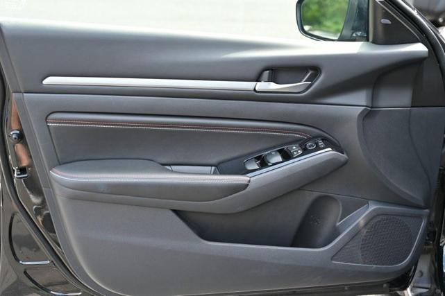 Photo of 2023 Super Black Nissan Altima