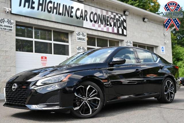 Photo of 2023 Super Black Nissan Altima