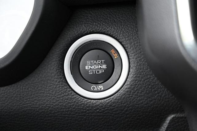 Photo of 2023 Diamond Black Crystal Pearlcoat RAM 1500