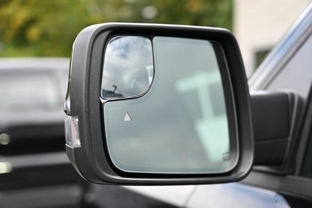 Photo of 2023 Diamond Black Crystal Pearlcoat RAM 1500