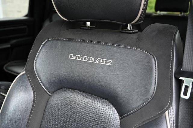 Photo of 2023 Diamond Black Crystal Pearlcoat RAM 1500
