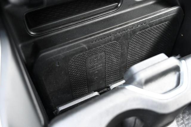 Photo of 2023 Diamond Black Crystal Pearlcoat RAM 1500