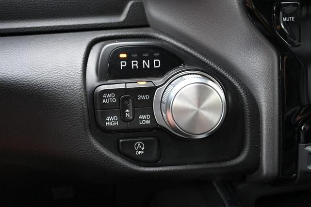 Photo of 2023 Diamond Black Crystal Pearlcoat RAM 1500