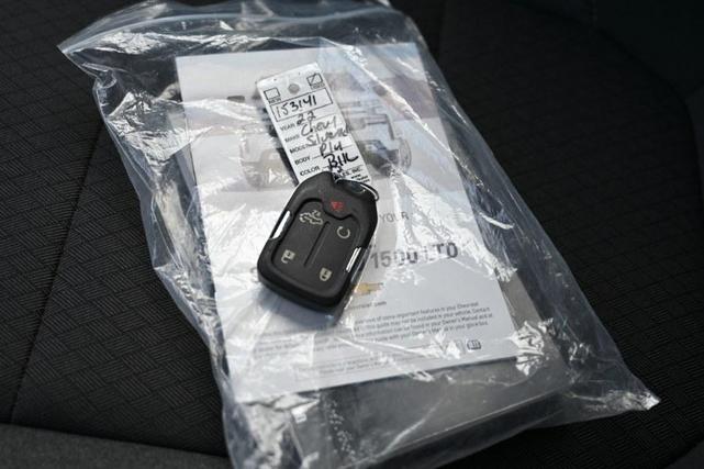 Photo of 2022 Black Chevrolet Silverado 1500