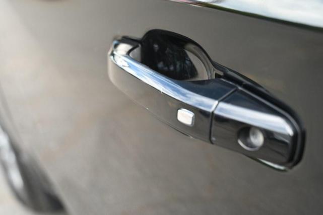 Photo of 2022 Black Chevrolet Silverado 1500