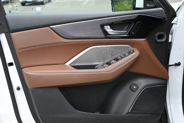 Photo of 2022 Platinum White Pearl Acura MDX